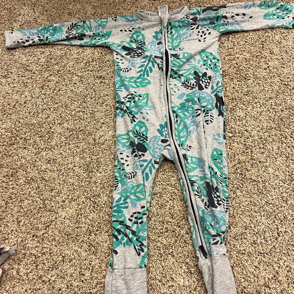 Bonds wondersuit size 2 18-24 months